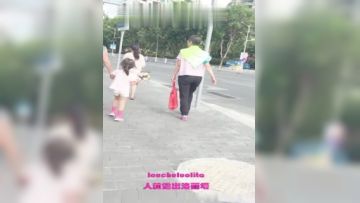 洛丽塔人前露出系列第十六部微露脸海滩透明泳衣度假无内装回酒店再阳台全裸解放天性